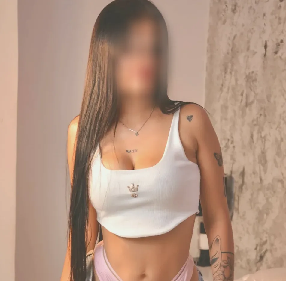 Ela, 23