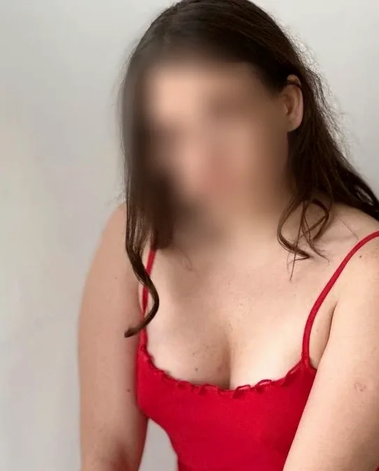 Emily, 28