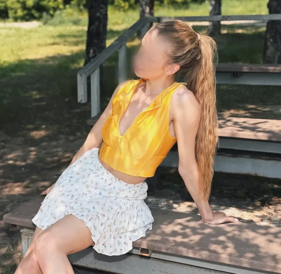 Julia, 26