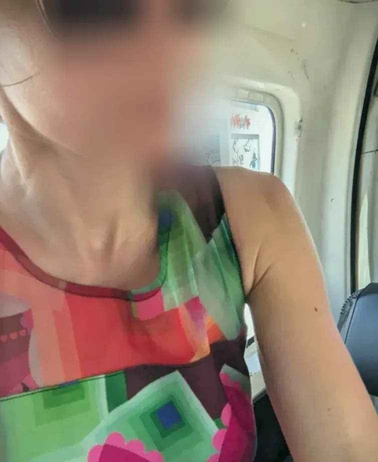 Manuela, 33